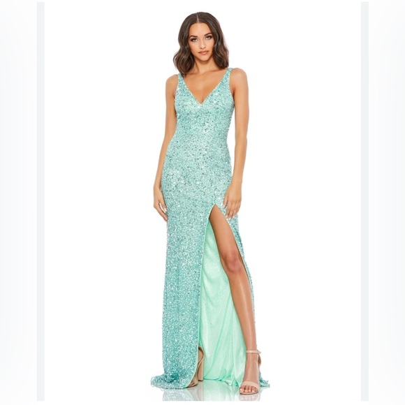 NWT Mac Duggal $725 Plunging Neckline Beaded Gown with Train - Picture 1 of 8